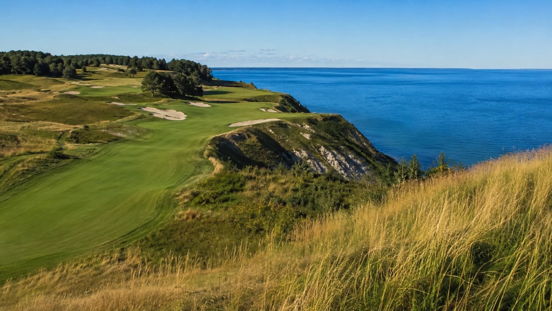 Fairway Freight golf club shipping to the Arcadia Bluffs pro shop