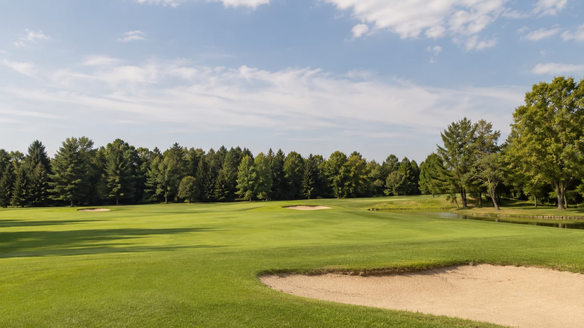 Ship golf clubs to Lawsonia in Green Lake Wisconsin