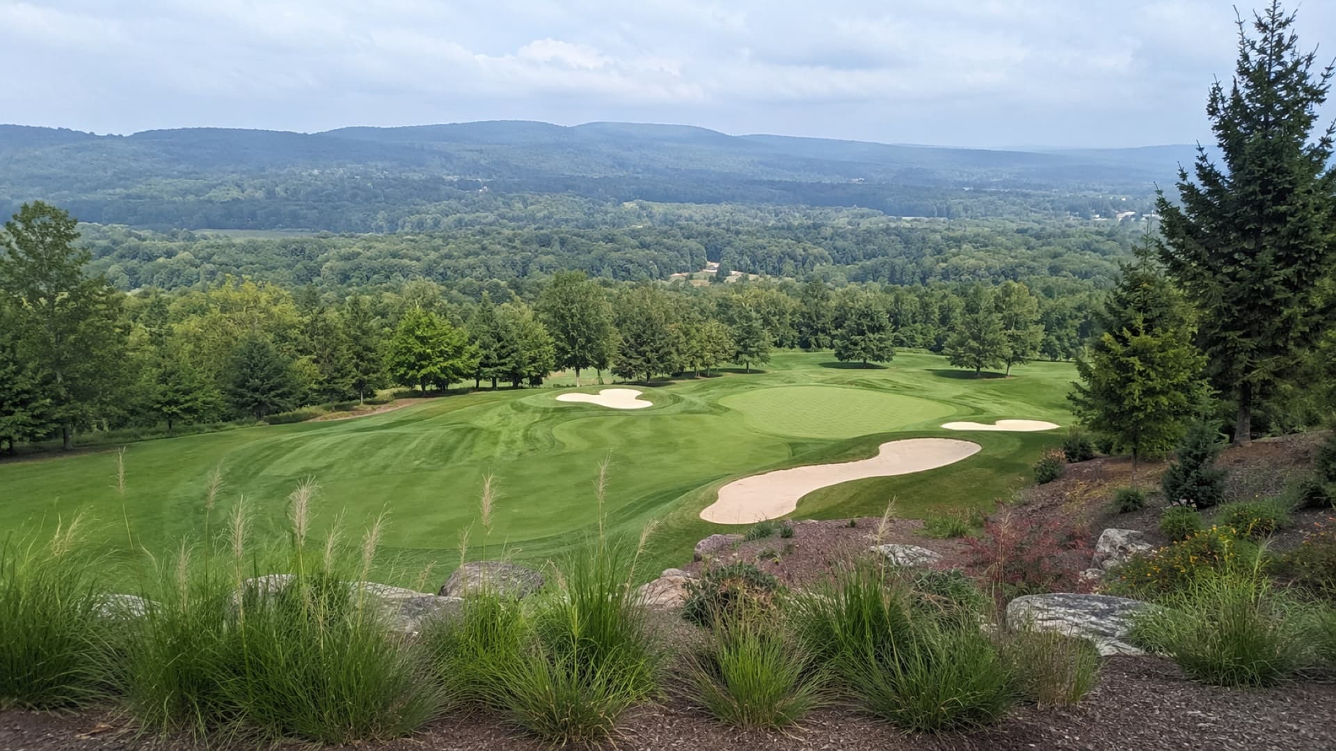 Ship golf clubs to Nemacolin Resort and Mystic Rock in the Laurel Highlands