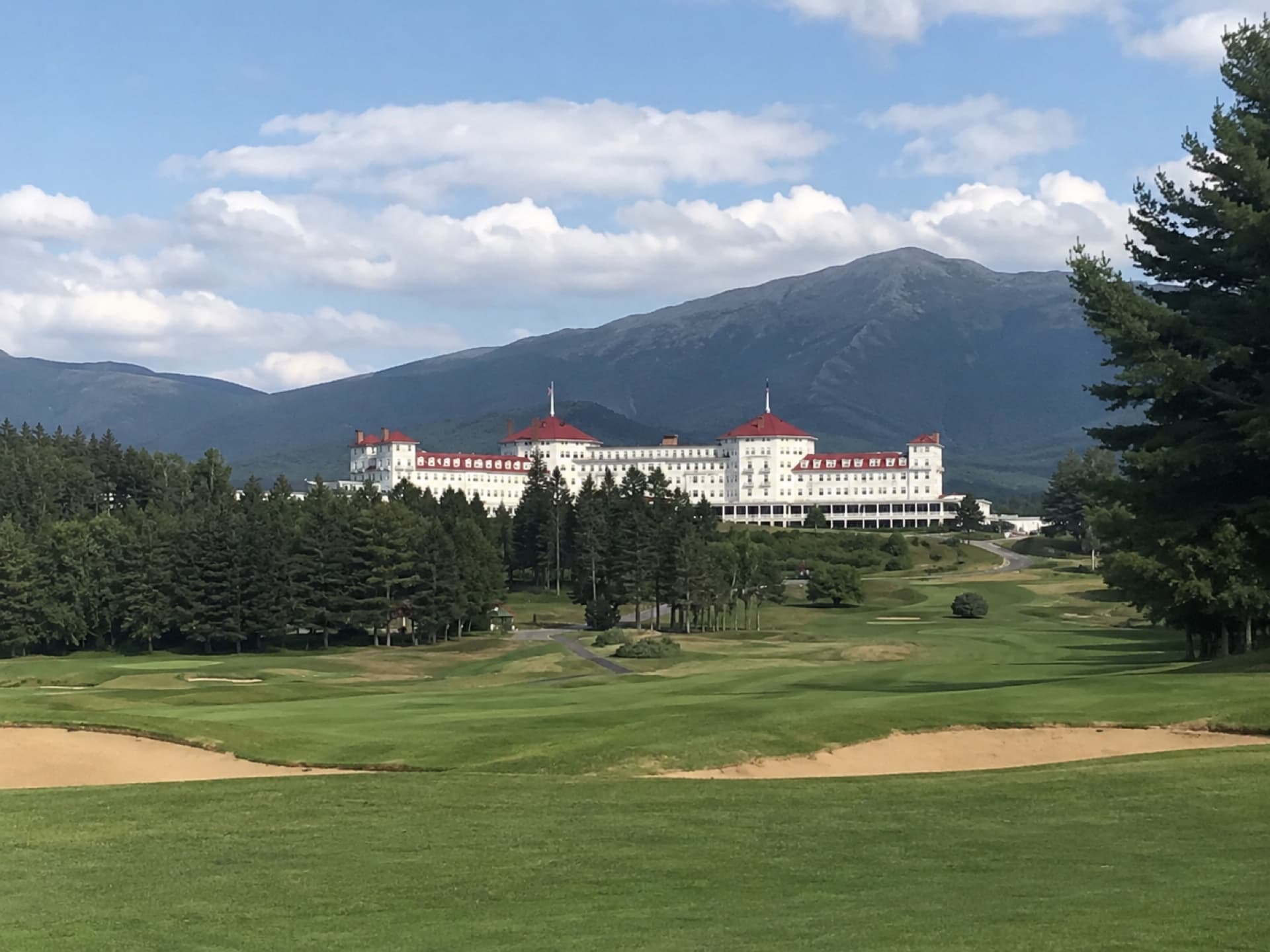 Ship golf clubs to Omni Mount Washington Resort in the New Hampshire White Mountains
